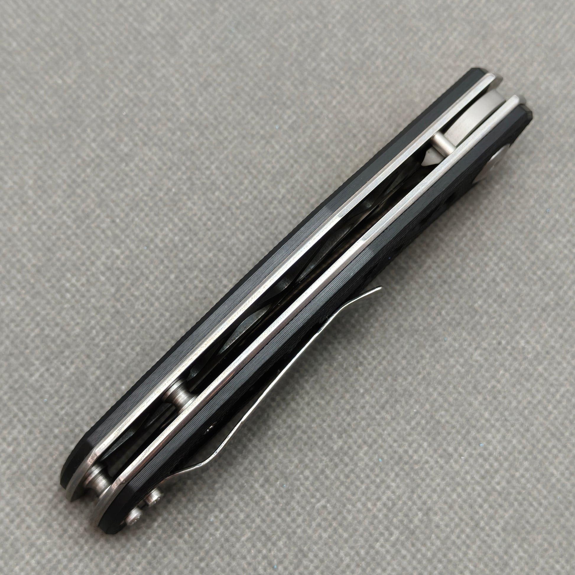 VORIXN KA003 closed side construction view showing pocket clip, spacer, and handle layers.