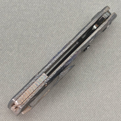 VORIXN Rex KB118 Folding Knife – closed side construction view showing pocket clip, spacer, and titanium handle layers
