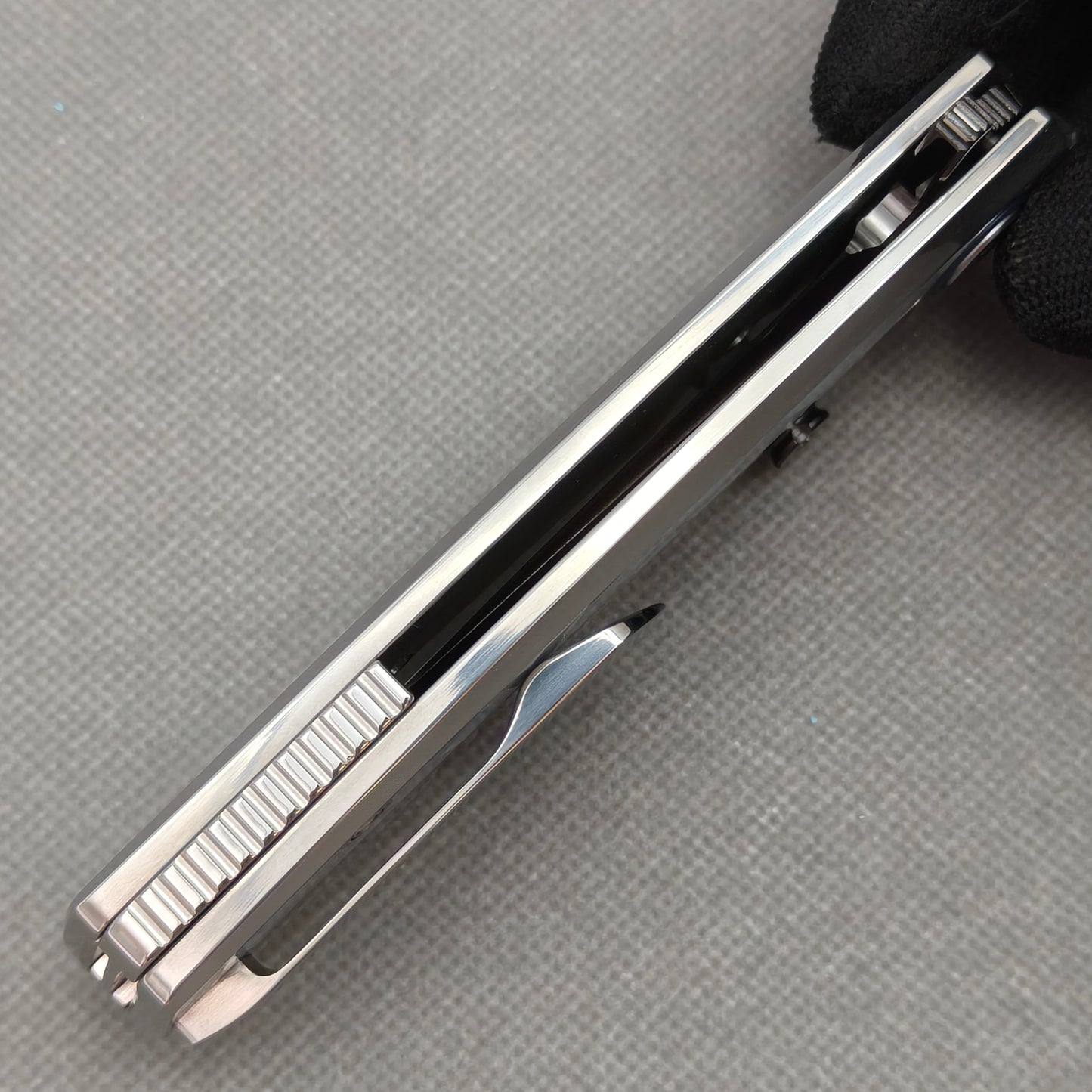 VORIXN "Ocean Mirage" Flipper & Thumb Stud Knife White Mother-of-pearl Inlaid Titanium Handle (3.8" M390 Blade) KB093