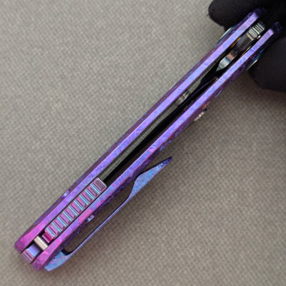VORIXN Rimeforge KB125 Folding Knife – closed side construction view showing pocket clip, spacer, and handle layers.
