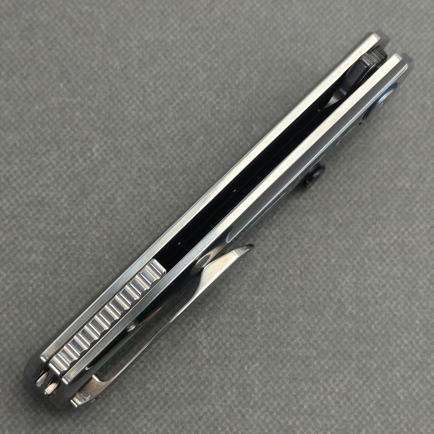 VORIXN Forest Mirage KB131 Folding Knife – closed side construction view showing pocket clip, spacer, and handle layers