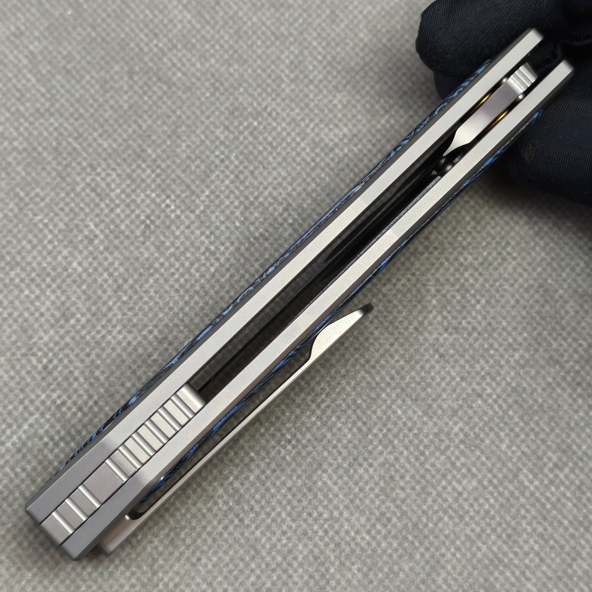VORIXN Carbon Crest KB003 frame lock detail