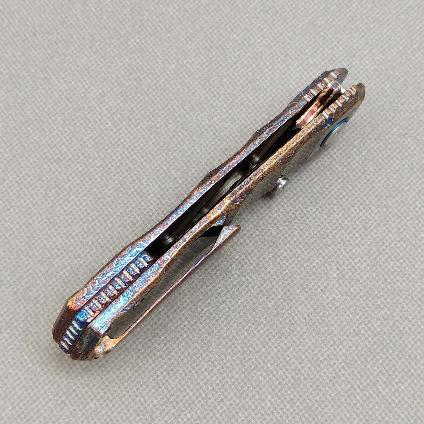 VORIXN KB057 closed side construction view showing pocket clip, spacer, and titanium handle layers.