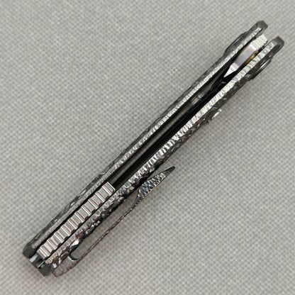 VORIXN "Blackscale" Flipper & Daumenpin-Messer, handgeschnitzter & DLC-beschichteter Titan-Griff (9,1 cm Damastklinge) KB088
