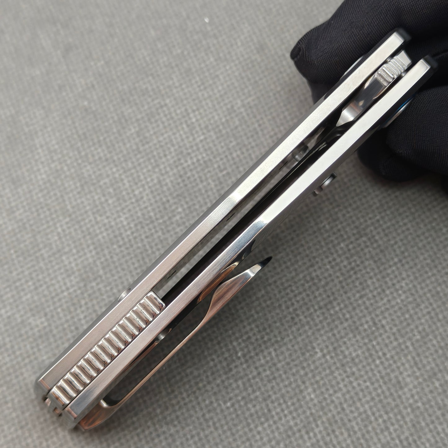 VORIXN "Ocean Mirage" Flipper & Thumb Stud Knife White Mother-of-Pearl Inlay Titanium Handle (3.7" Damascus Blade) KB109