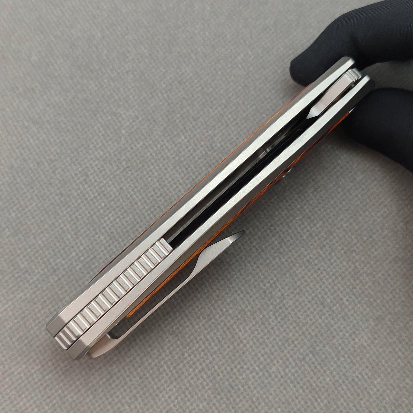 VORIXN KB040 closed side construction view showing pocket clip, spacer, and handle layers.