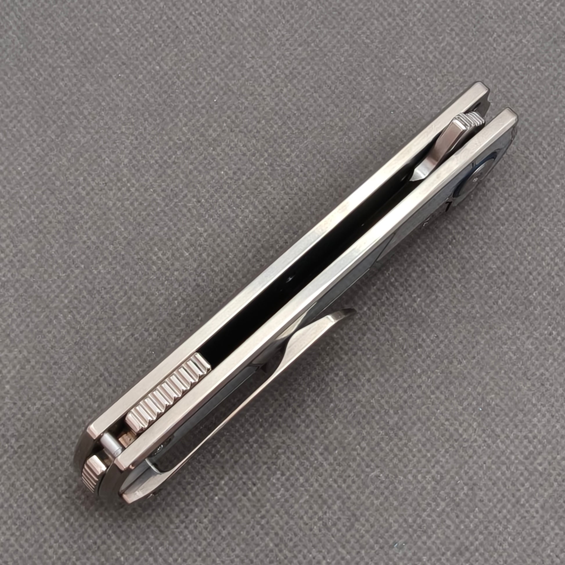 VORIXN KB063 closed side construction view showing pocket clip, spacer, and titanium handle layers.