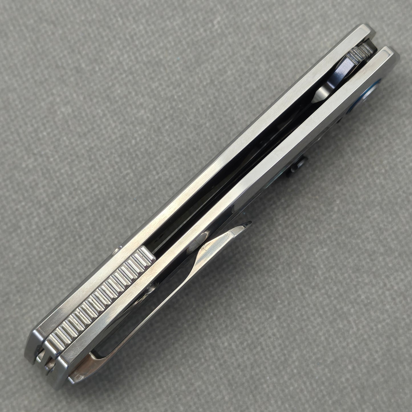 VORIXN Ocean Mirage KB130 Folding Knife – closed side construction view showing pocket clip, spacer, and handle layers