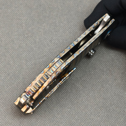 Vorixn "TitanFlame" Flipper- und Daumenpin-Messer mit flammendem Titangriff (3,6" Damaststahlklinge) KB029 