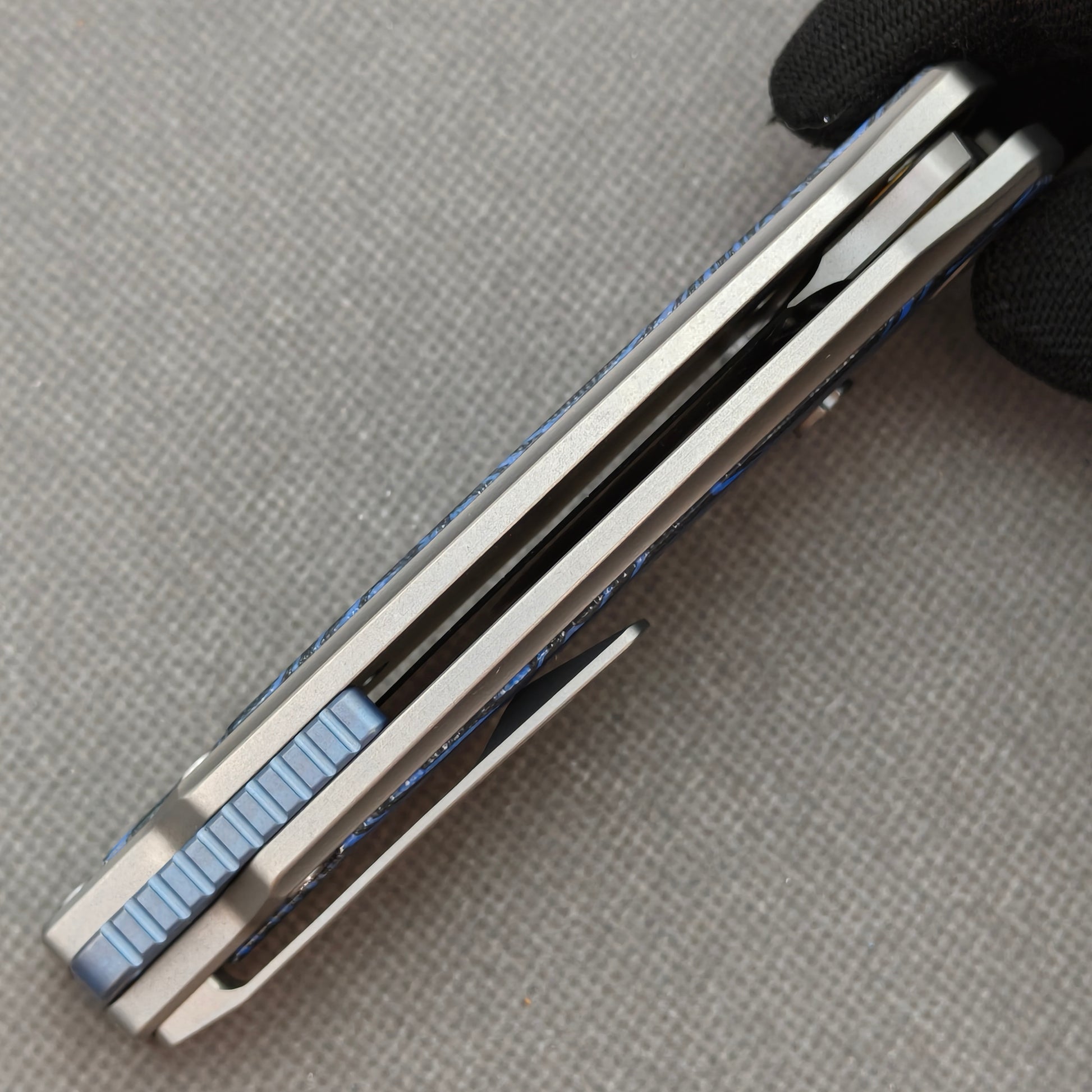 VORIXN KB005 closed side construction view showing pocket clip, spacer, and handle layers.