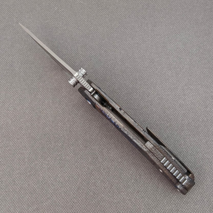 VORIXN „Skull Titanium“ Flipper- & Daumenpin-Messer, titangraviert, Griff mit eloxierter Farbgebung (4,0" 10Cr15CoMoV Klinge) KB006