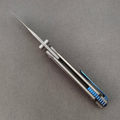 Vorixn „Abyssal“ Flipper- und Daumenpin-Messer mit Griff aus Titanflamme und Zirkoninlay (3,8" Damastklinge) KB039 