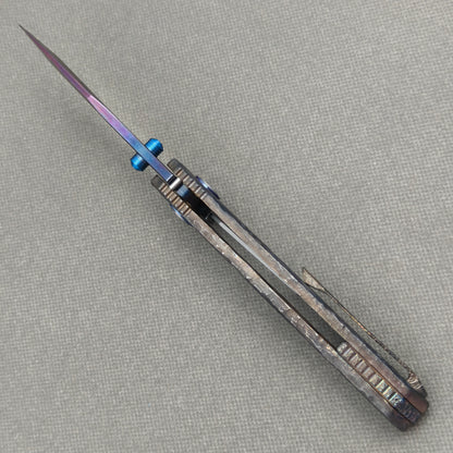 VORIXN Rexveil KB154 Folding Knife – open spine side structure showing blade alignment and titanium handle thickness.