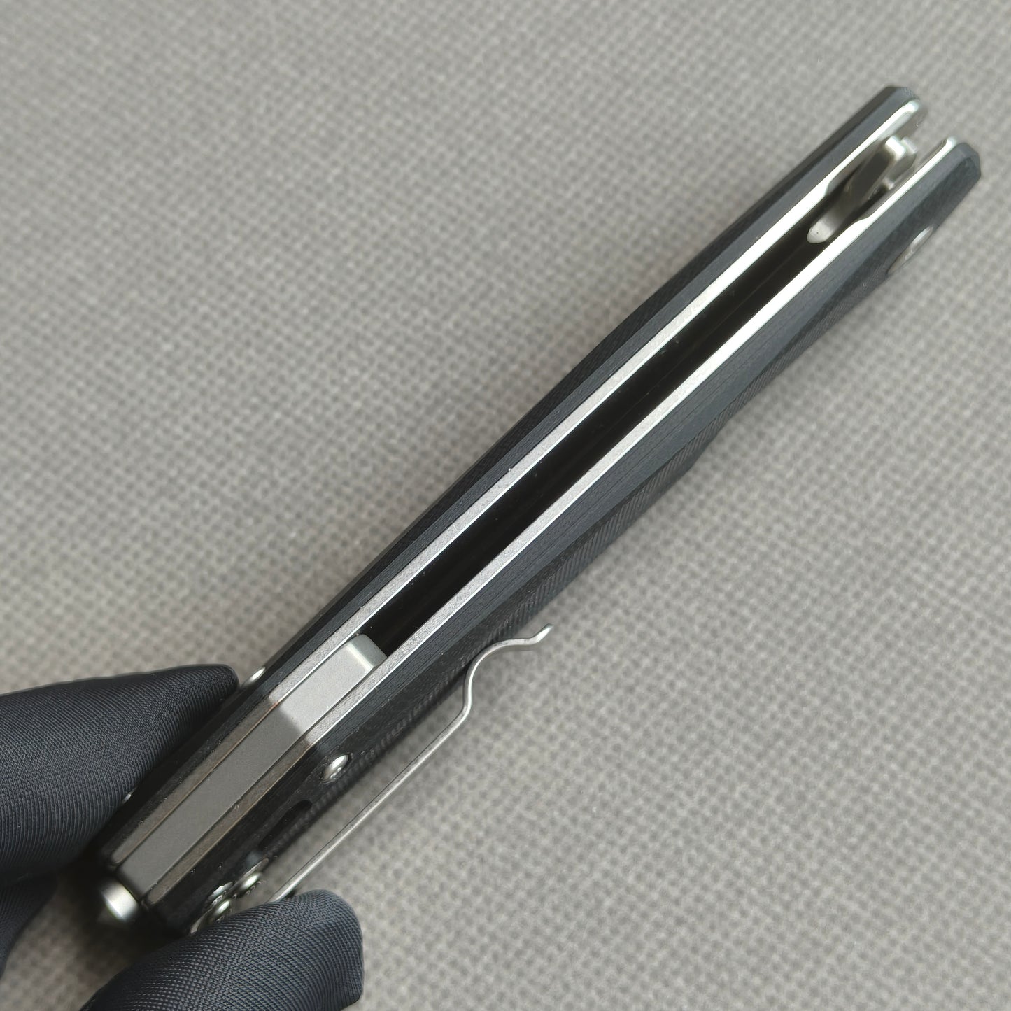 Couteau pliant VORIXN Flipper avec manche en fibre de carbone et acier 2Cr13 (lame D2 de 3,8") KM002