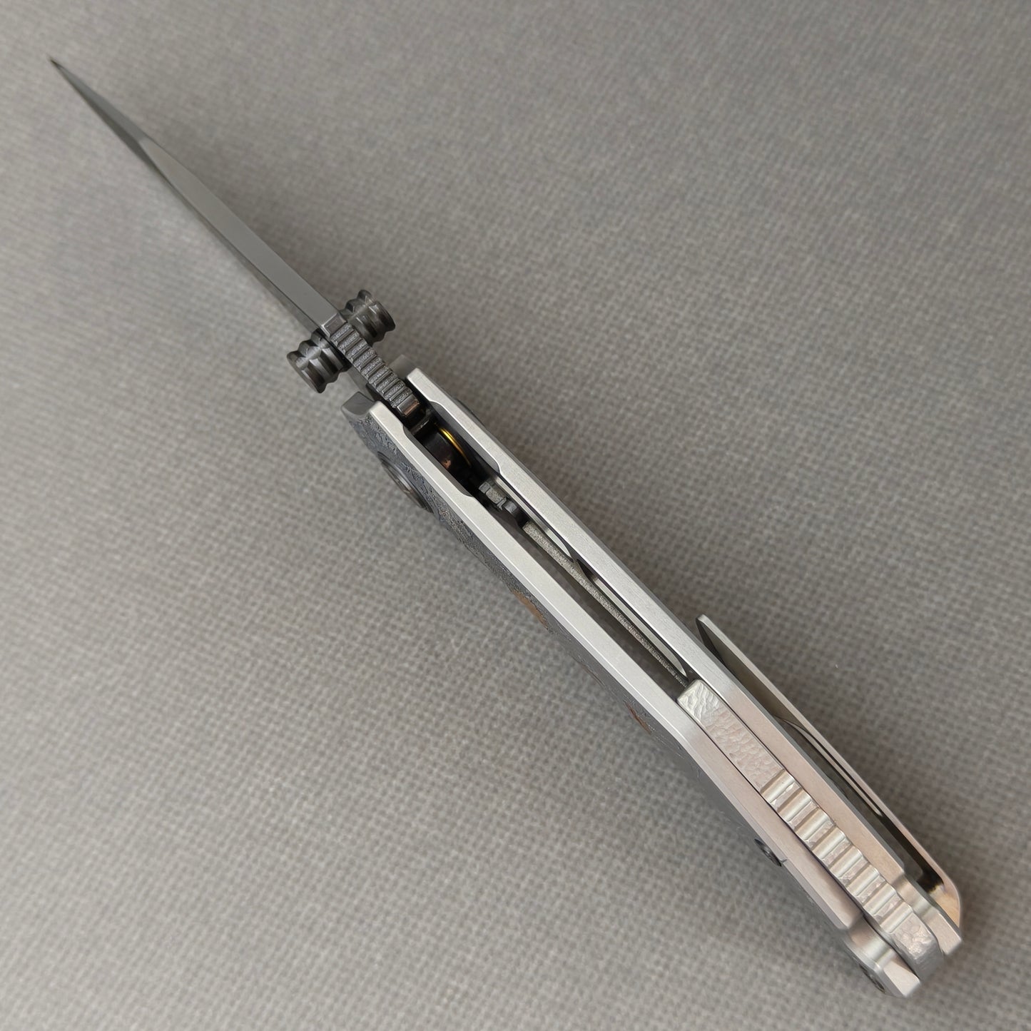 VORIXN Yokai KB106 Folding Knife – open spine side structure showing blade alignment and Laser-Engraved Titanium handle thickness