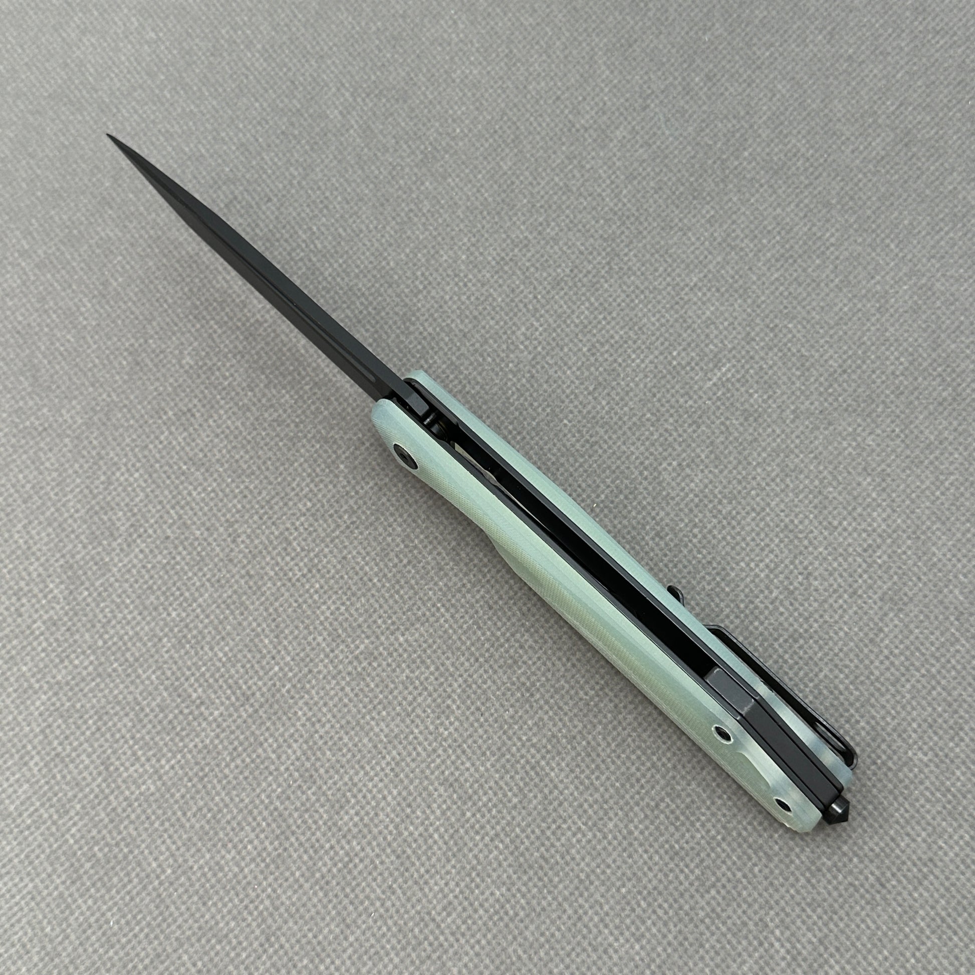 VORIXN KM005 open spine-side structure showing blade alignment and handle thickness.