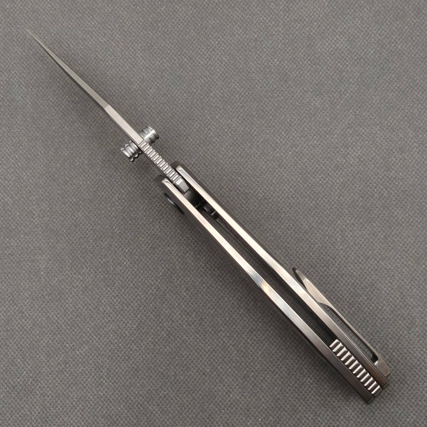 VORIXN "Ocean Mirage" Flipper & Thumb Stud Knife Mother-of-pearl Inlaid Titanium Handle (3.9" M390 Blade) KB066