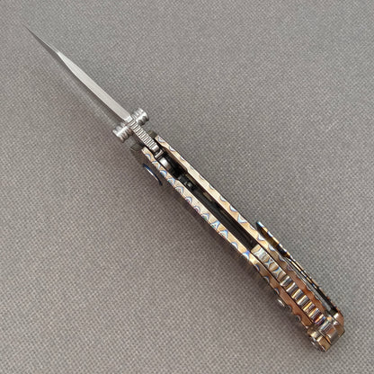 Vorixn "TitanFlame" Flipper- und Daumenpin-Messer mit flammendem Titangriff (3,6" Damaststahlklinge) KB029 