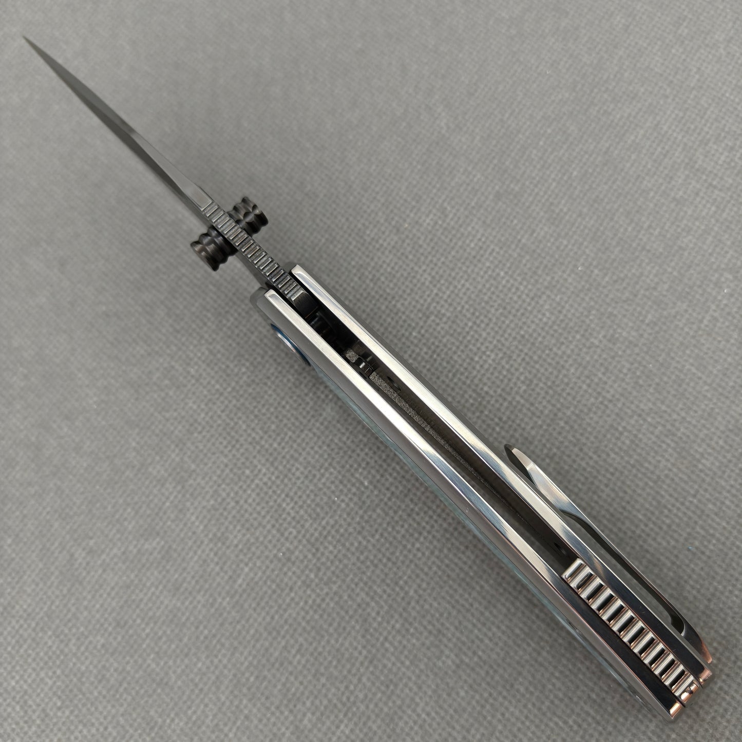 VORIXN KB104 Ocean Mirage Folding Knife – open spine side structure showing blade alignment and Titanium handle thickness