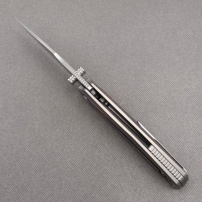 VORIXN KB019 open spine-side structure showing blade alignment and handle thickness.