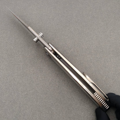 VORIXN KB068 open spine-side structure showing blade alignment and pearl inlaid handle thickness.