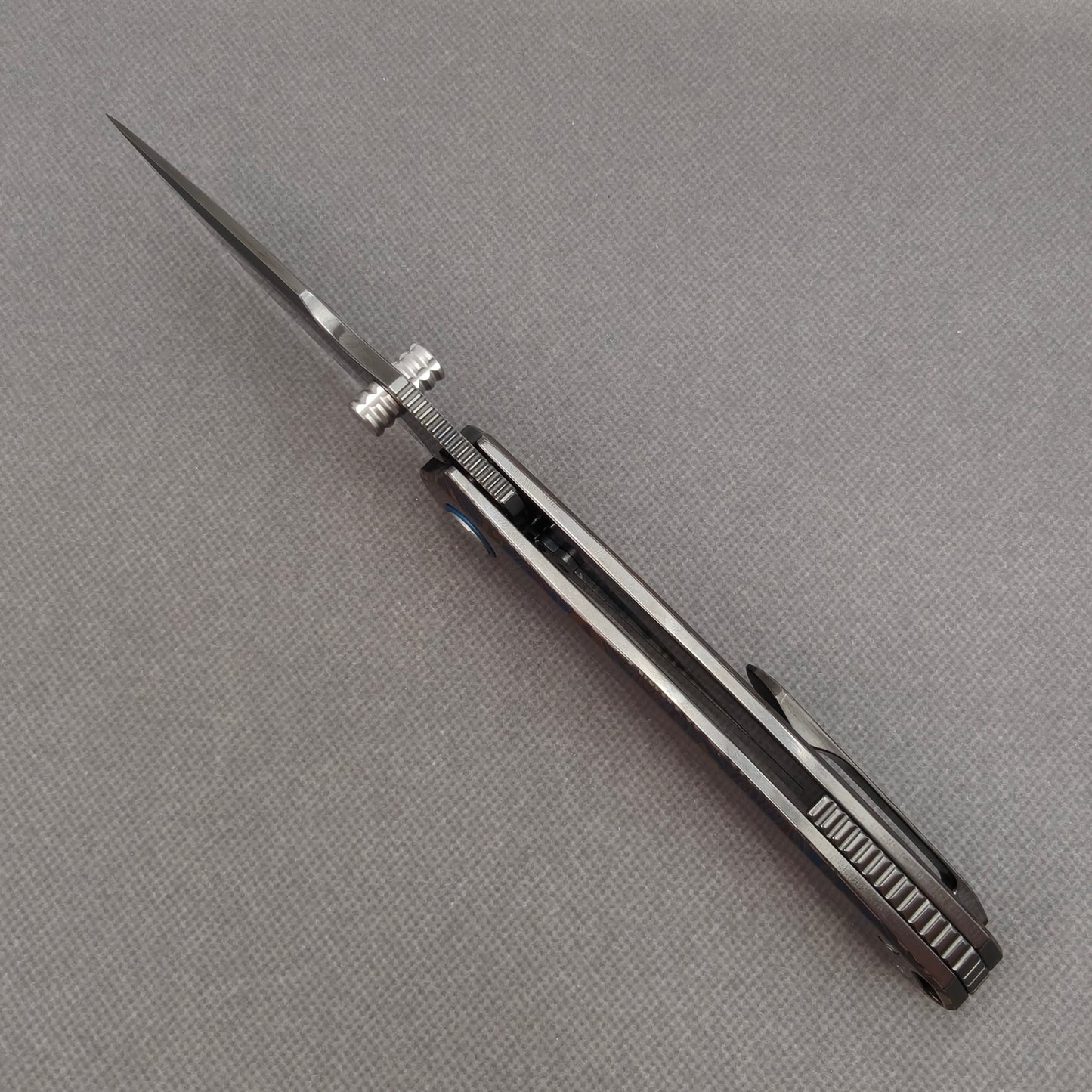 Vorixn „TOPOGRAPH“ Flipper- & Daumenpin-Messer, Titan-Griff (9,1 cm Klinge aus 10Cr15CoMoV Stahl) KB046