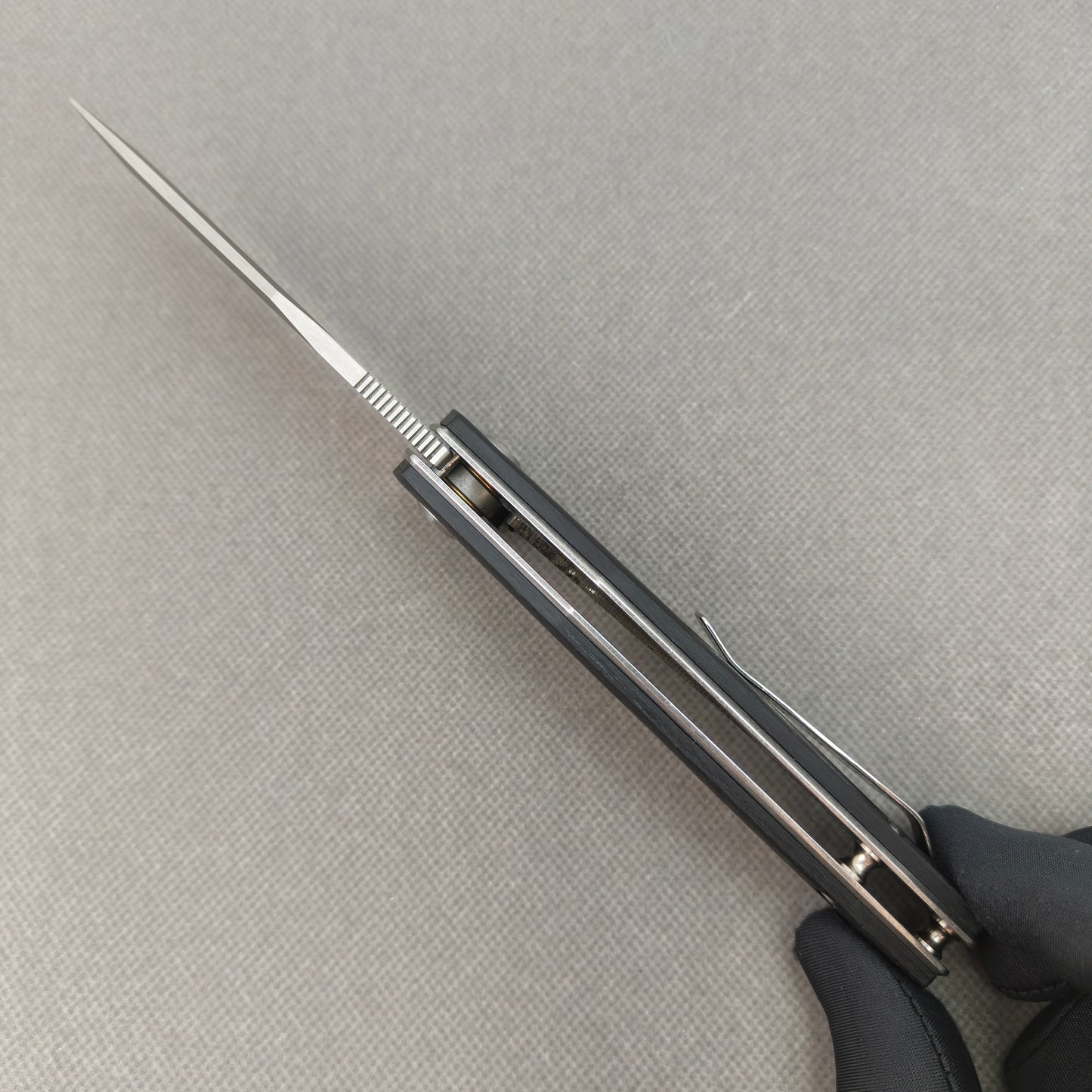 VORIXN KA006 open spine-side structure showing blade alignment and handle thickness.