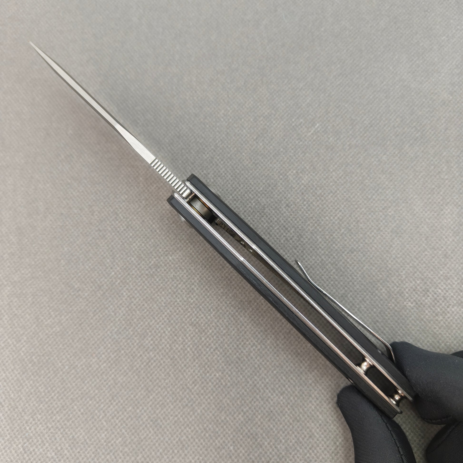 VORIXN KA006 open spine-side structure showing blade alignment and handle thickness.