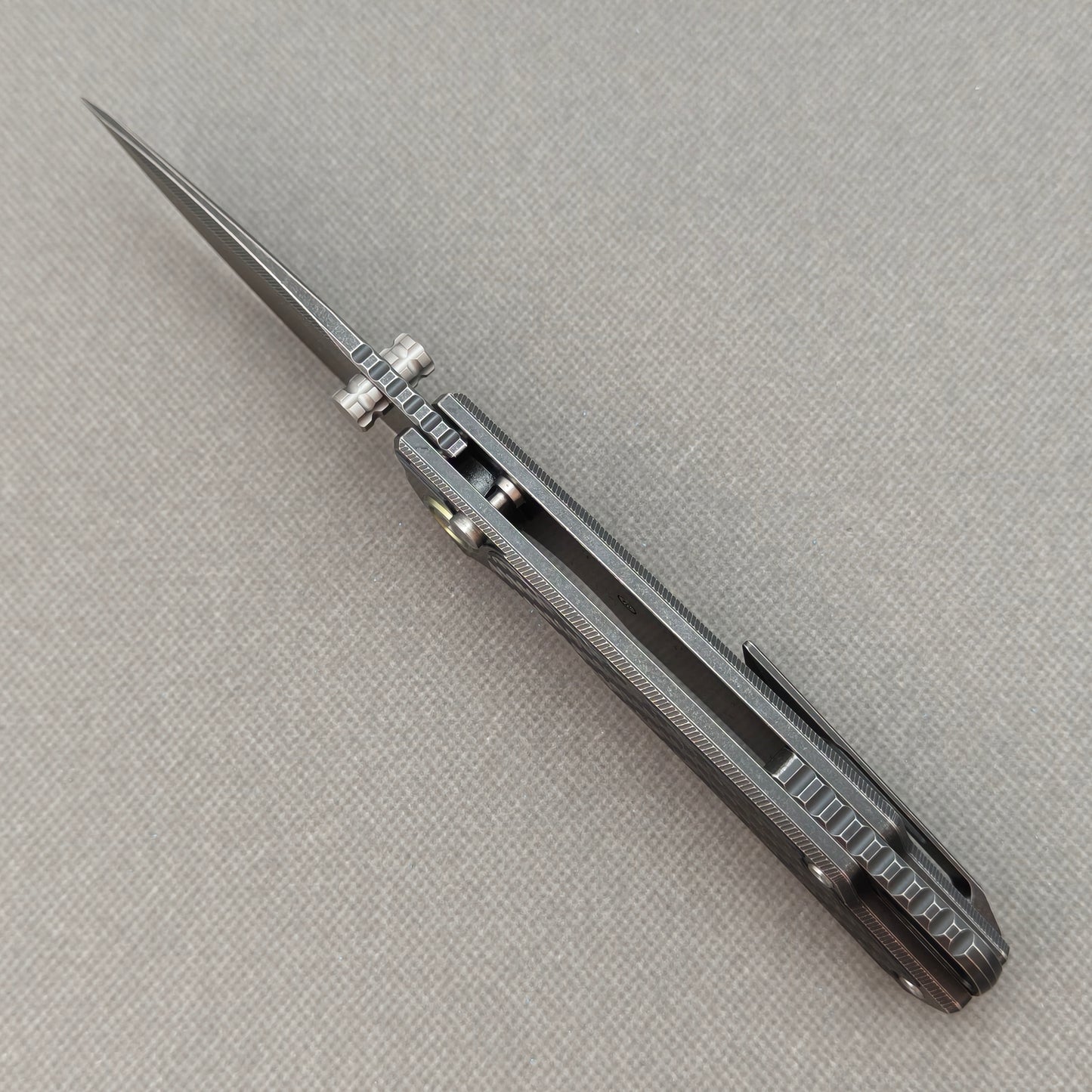RIHE Design Klappmesser Titan+Carbon Fiber Griff (9,4 cm Bohler M390 Klinge) KB077