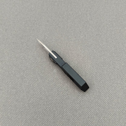 VORIXN NA001 Super Tiny Folding Knife – size reference showing compact EDC profile