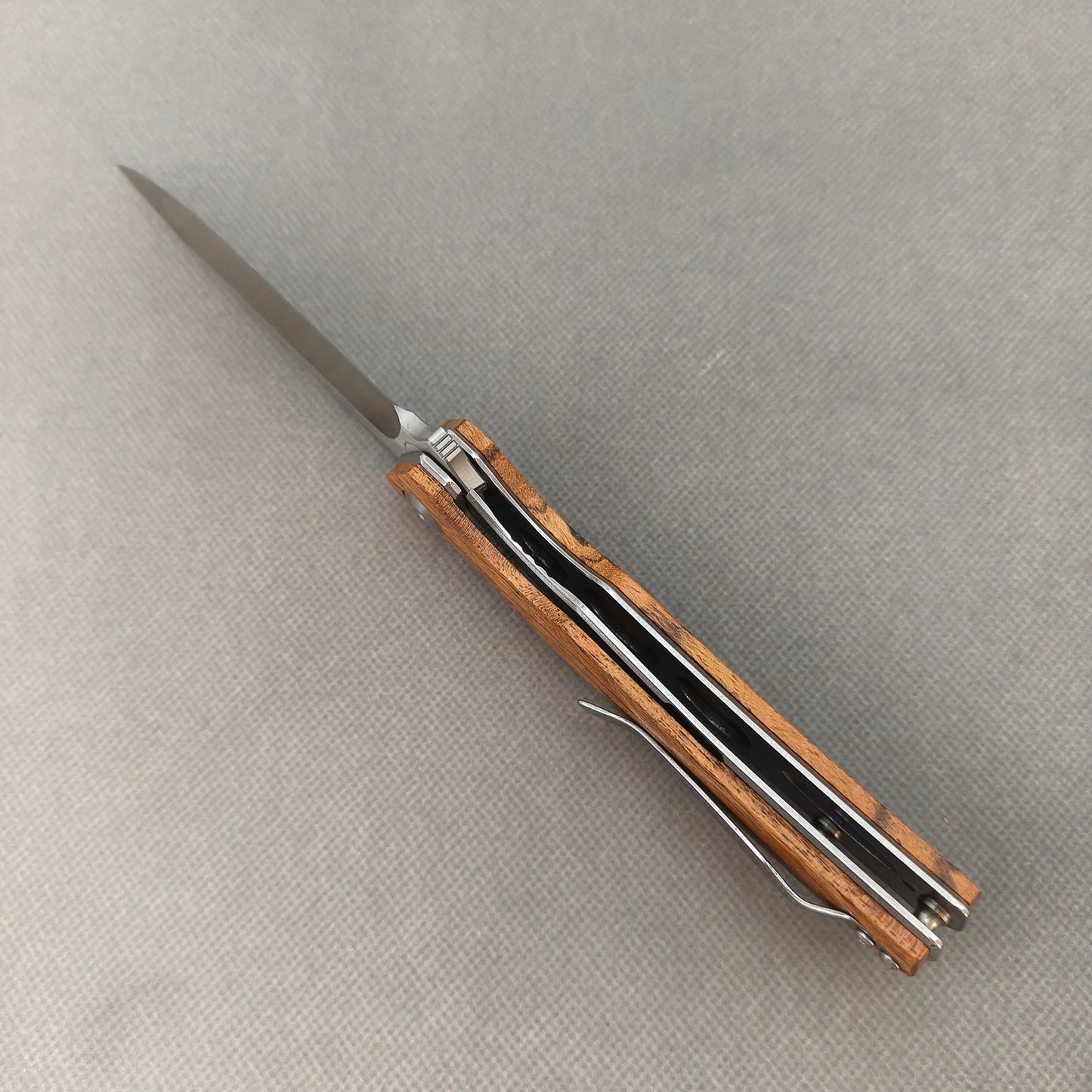 VORIXN KA013 open edge-side locking structure showing liner lock area and inner handle construction.