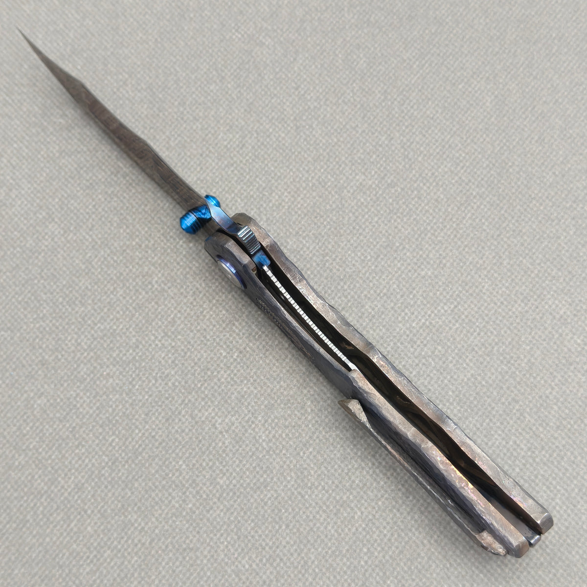 VORIXN Rexveil KB154 Folding Knife – open edge side locking structure showing frame lock and inner construction.