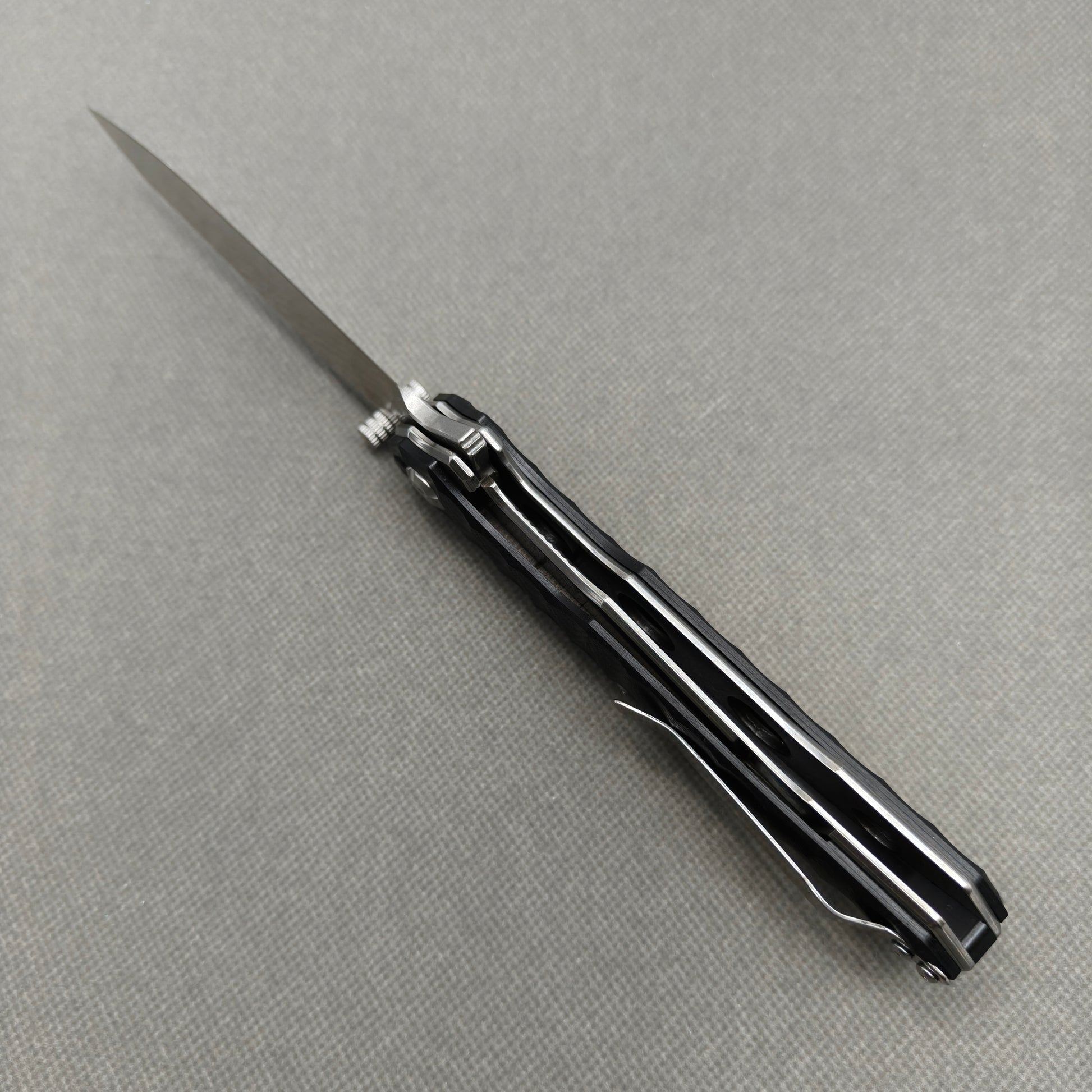 VORIXN KA009 open edge-side locking structure showing lock area and inner handle construction.