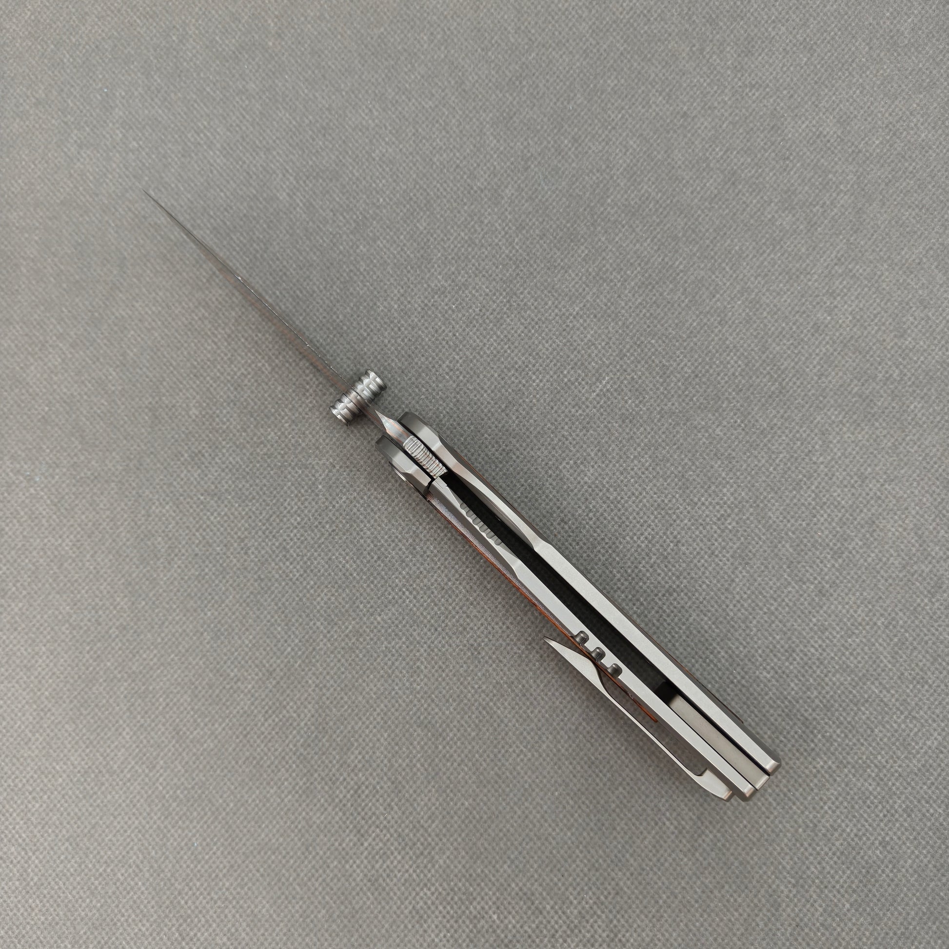 VORIXN KB074 open edge-side locking structure showing frame lock area and inner handle construction.