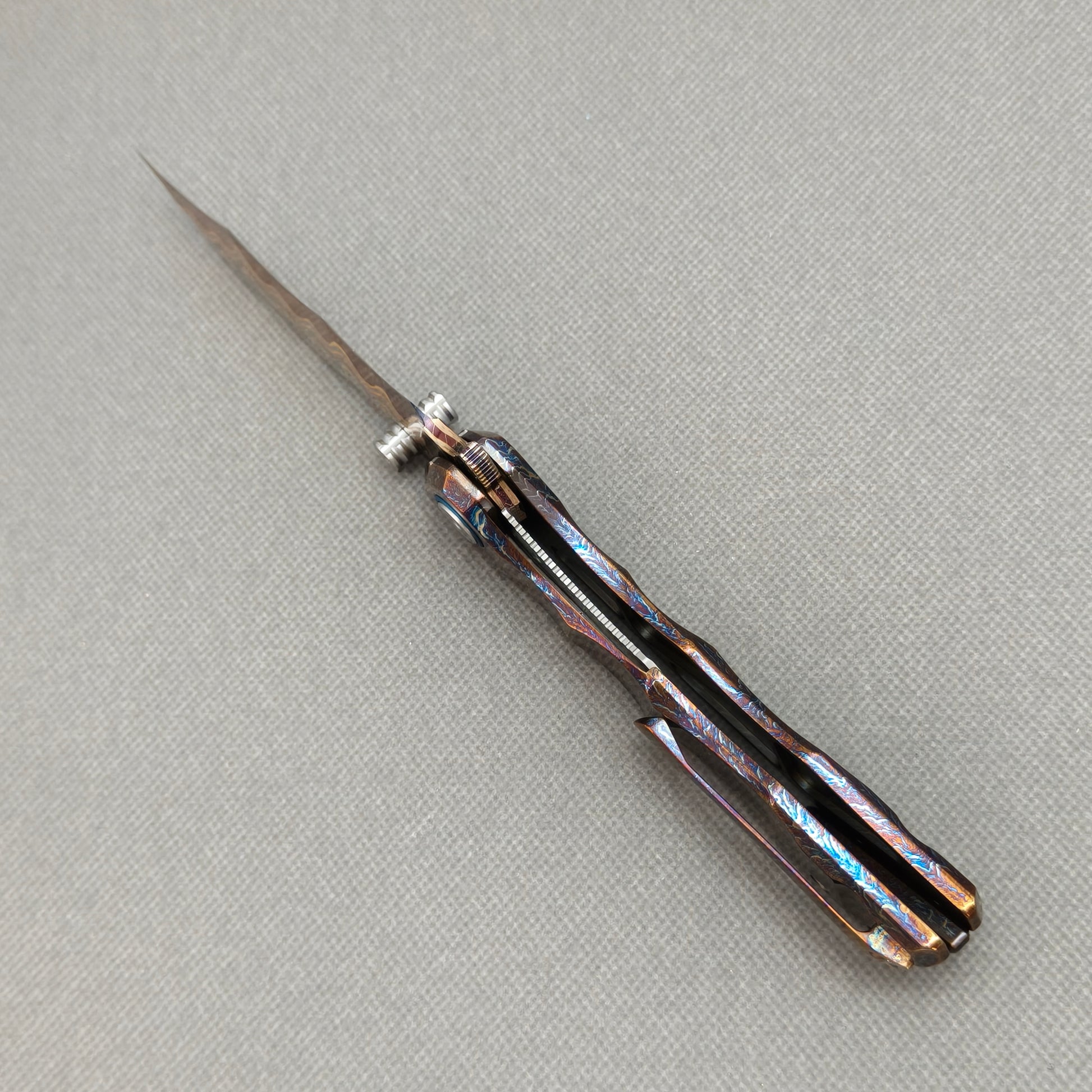 VORIXN KB057 open edge-side locking structure showing frame lock area and inner handle construction.