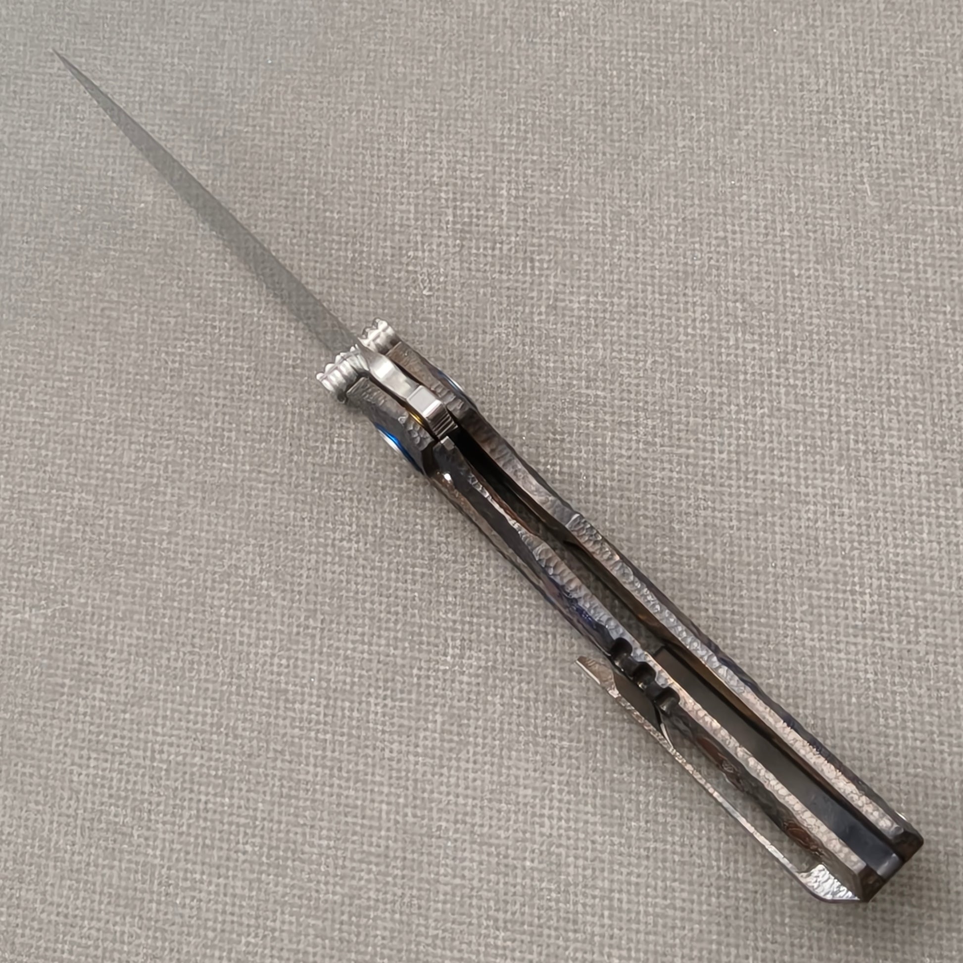 VORIXN KB096 open edge-side locking structure showing frame lock area and inner handle construction.