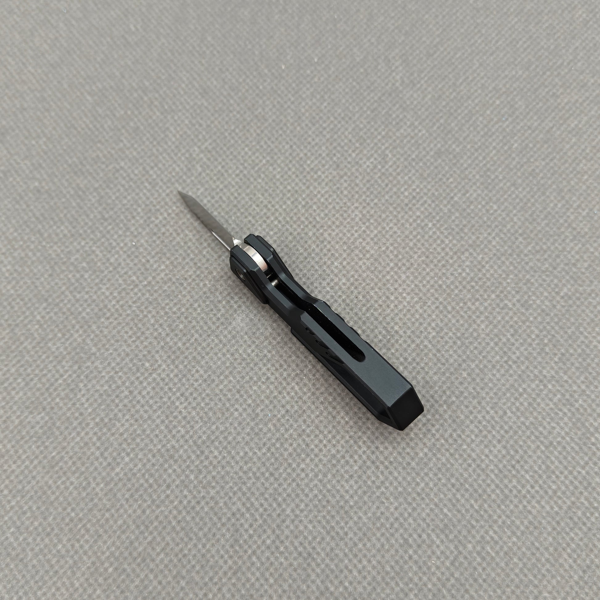 VORIXN NA001 Super Tiny Folding Knife – partially open view showing flipper and pivot mechanism