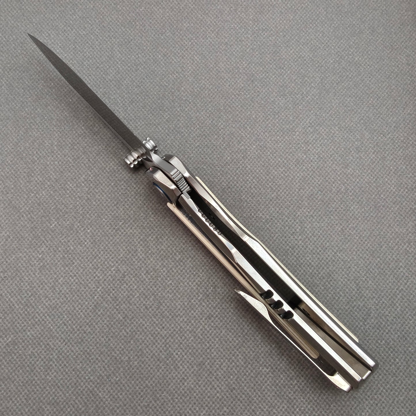 Vorixn "LUCENT" Flipper & Thumb Stud Messer mit Titan & technischem Mineralverbundgriff (9,1 cm 10Cr15CoMoV Klinge) KB044