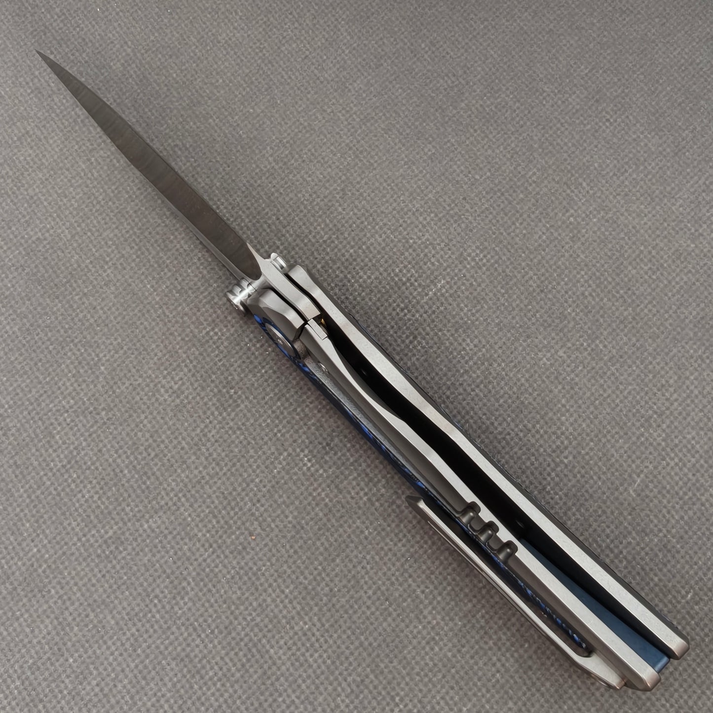 VORIXN KB005 open edge-side locking structure showing frame lock area and inner handle construction.