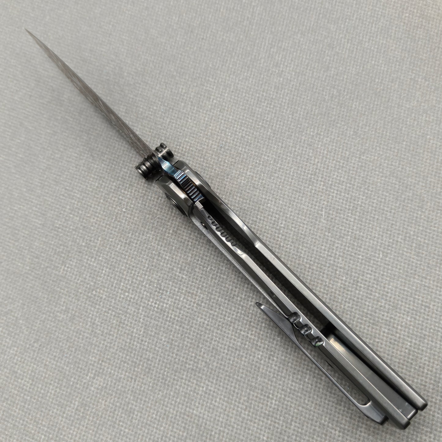 VORIXN Azure Feather 3.8" Damascus blade close-up showing pattern and edge detail – KB097
