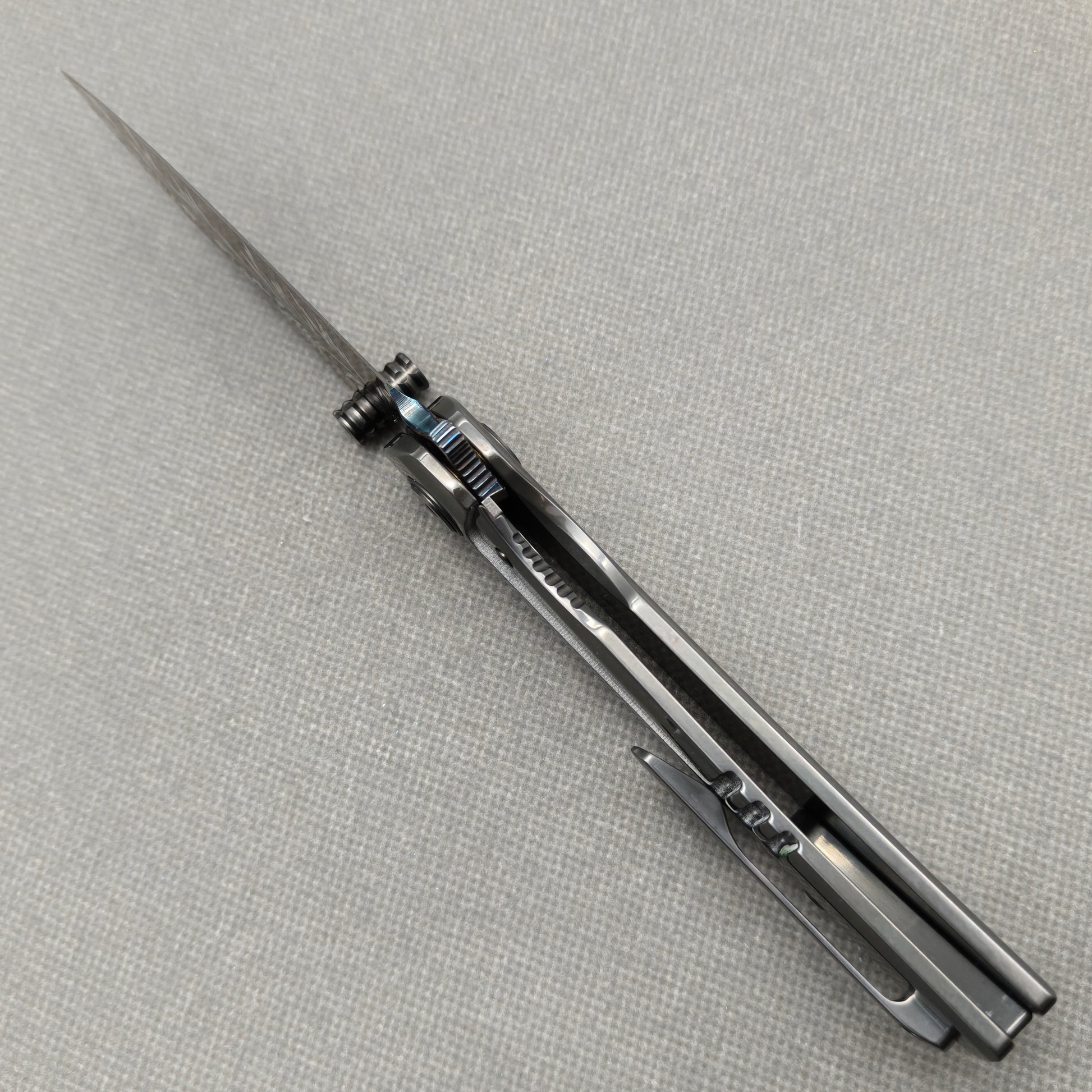 VORIXN Azure Feather 3.8" Damascus blade close-up showing pattern and edge detail – KB097