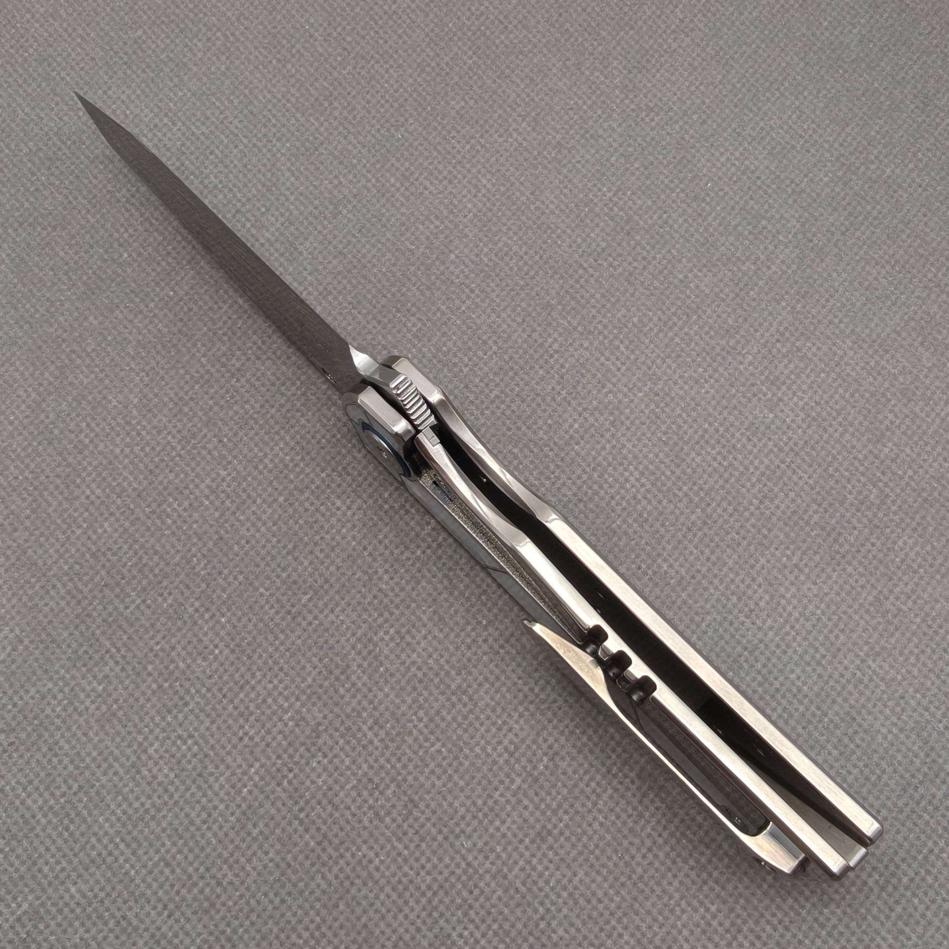 VORIXN KB063 open edge-side locking structure showing frame lock area and inner handle construction.