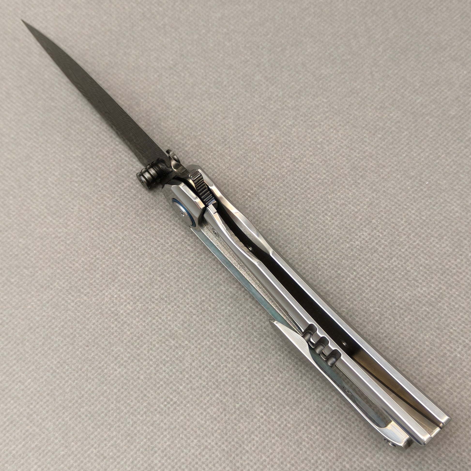 VORIXN Ocean Mirage KB104 Folding Knife – open edge side locking structure showing frame lock and inner construction