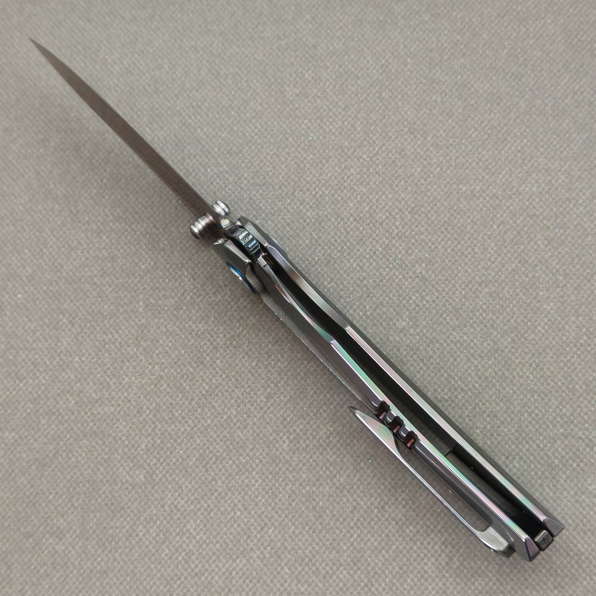 VORIXN PrismWake KB137 Folding Knife – open edge side locking structure showing frame lock and inner construction.