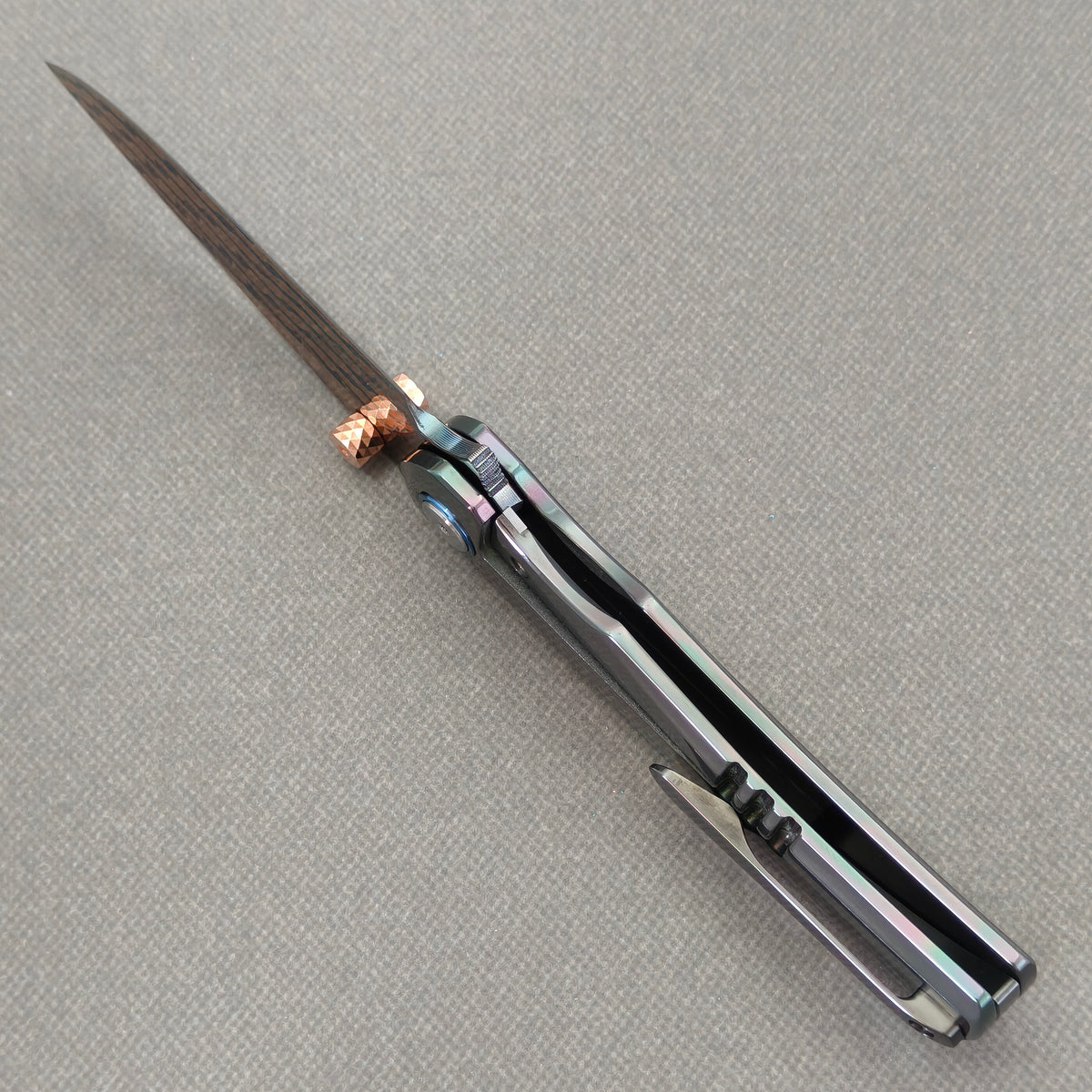 VORIXN Steelwraith KB143 Folding Knife – open edge side locking structure showing frame lock and inner construction.