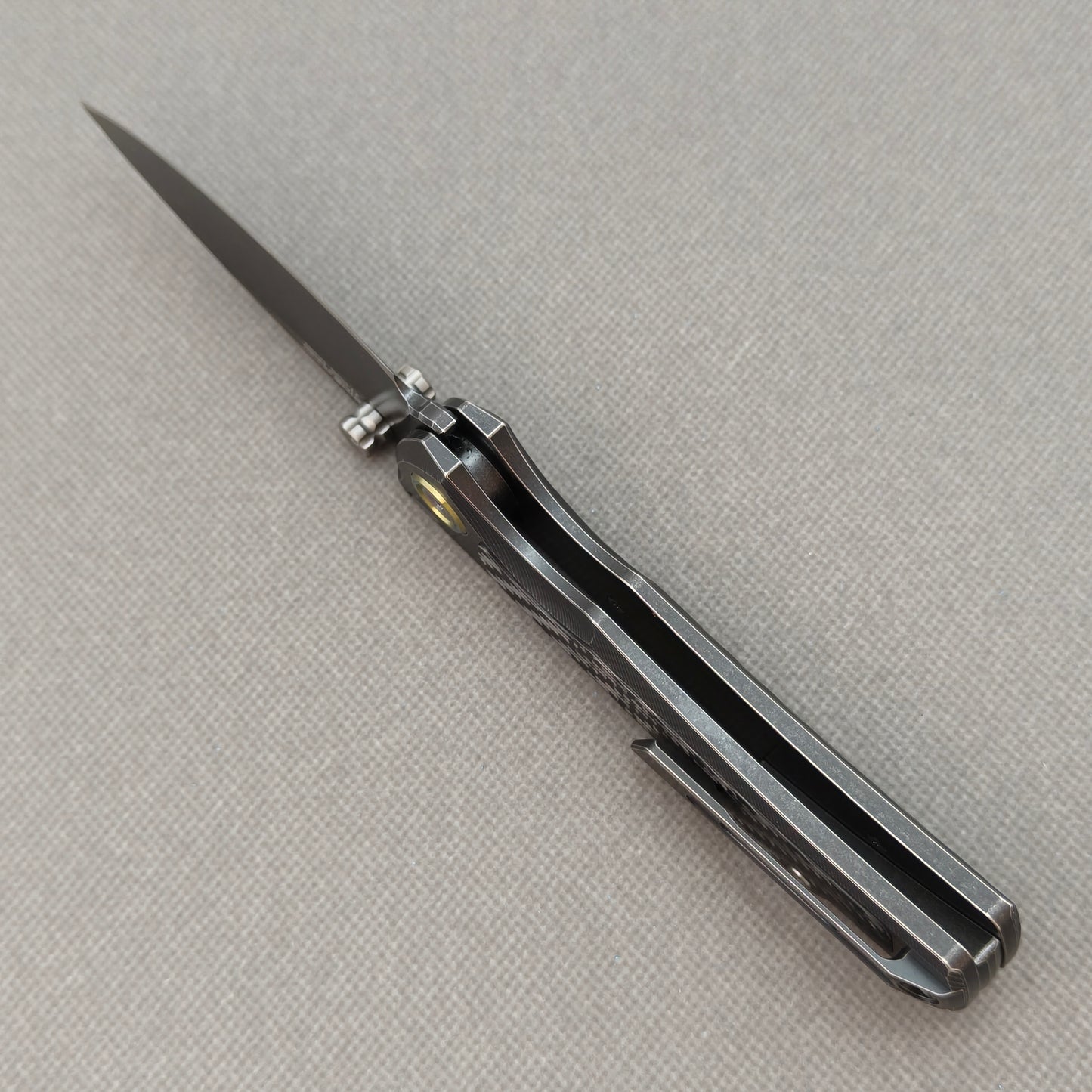 RIHE Design Klappmesser Titan+Carbon Fiber Griff (9,4 cm Bohler M390 Klinge) KB077