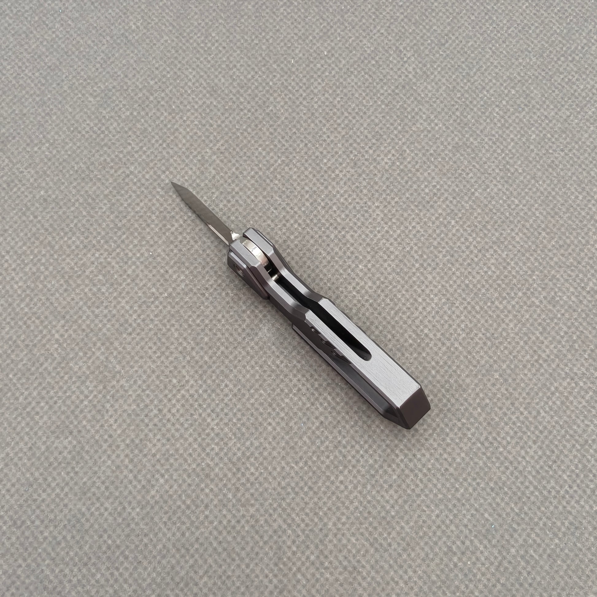 VORIXN NA005 Super Tiny Folding Knife – partially open view showing flipper and pivot mechanism