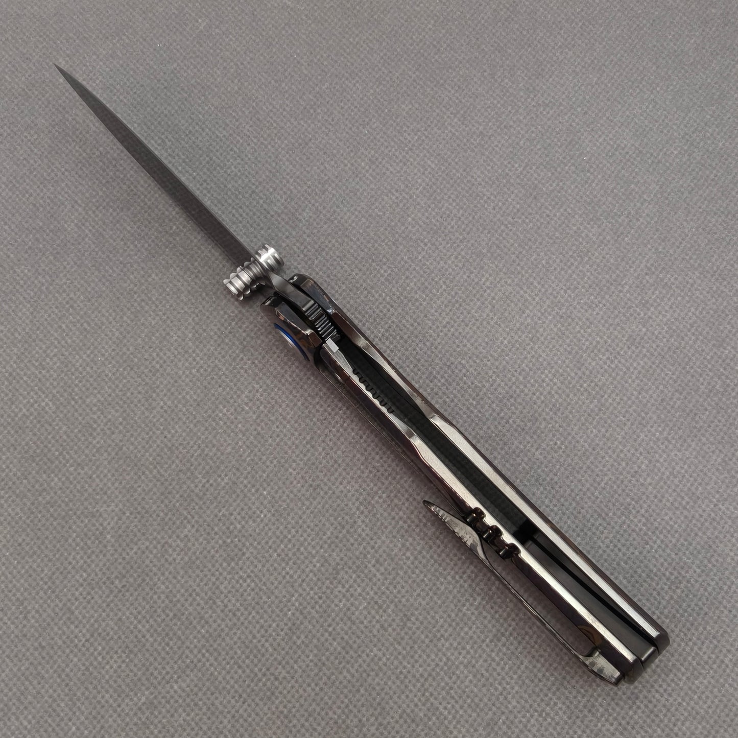 Vorixn „TOPOGRAPH“ Flipper- & Daumenpin-Messer, Titan-Griff (9,1 cm Klinge aus 10Cr15CoMoV Stahl) KB046
