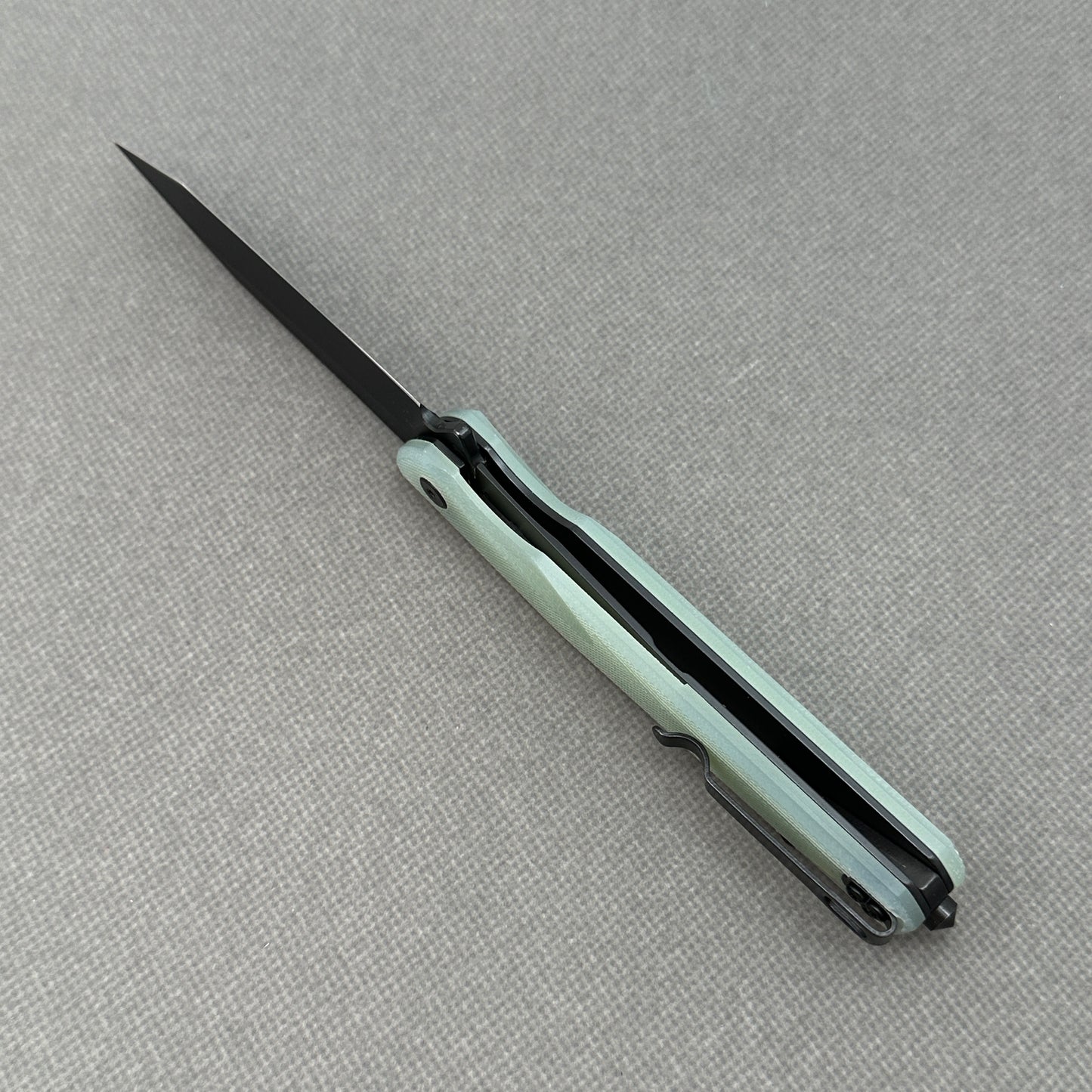 VORIXN KM005 open edge-side locking structure showing liner lock area and inner handle construction.