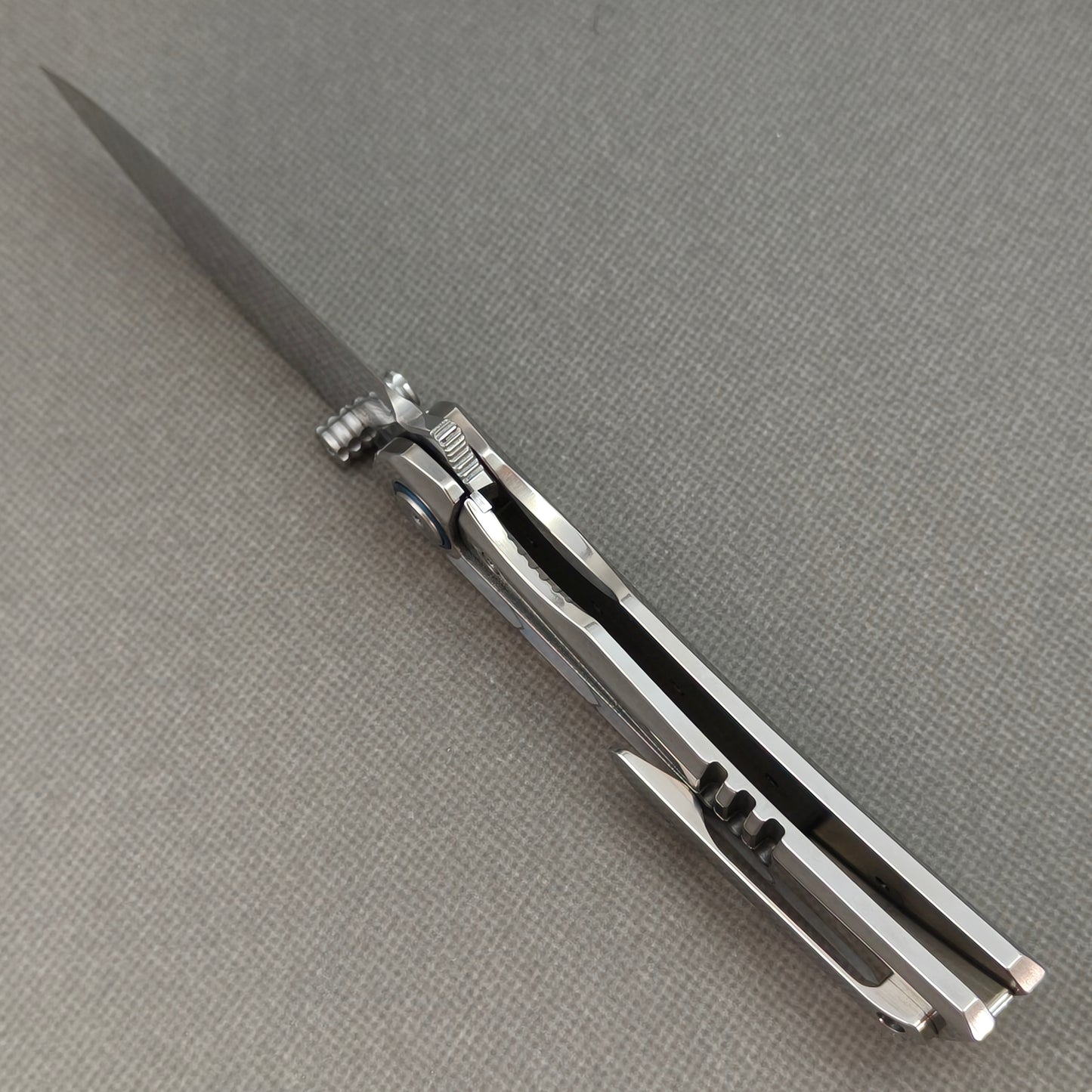 VORIXN "Ocean Mirage" Flipper & Thumb Stud Knife White Mother-of-Pearl Inlay Titanium Handle (3.7" Damascus Blade) KB109